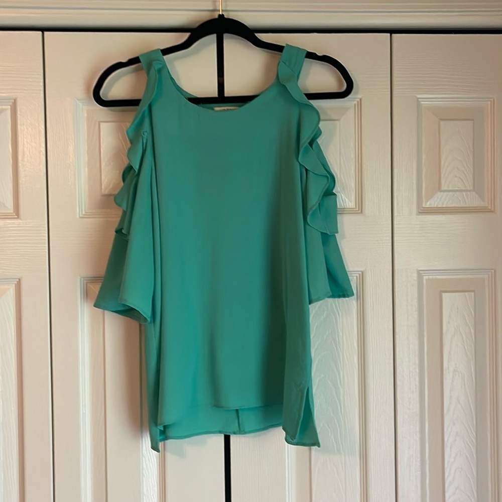 Green peep shoulder blouse